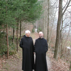 Spaziergang mit einem Mitbruder